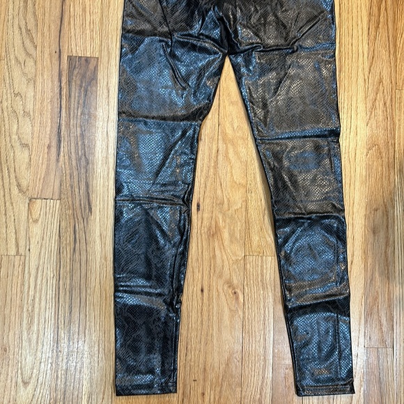 7 FOR ALL MANKIND Snake Printed Faux Leather Legging Pants Grey High Rise - Picture 11 of 11
